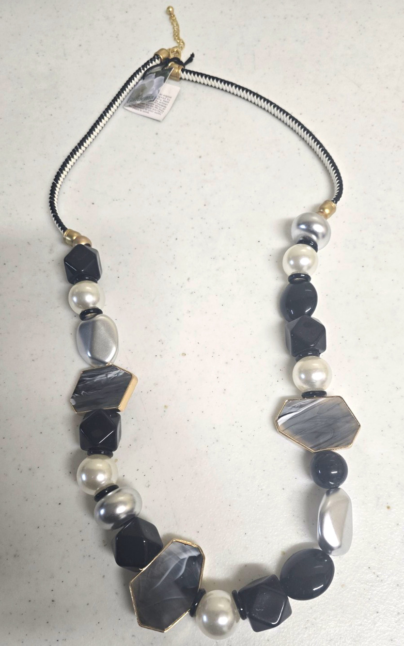 Gardenia Black White Gold Beaded Statement Necklace White Round Pearls